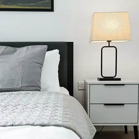 Khayat Homes - The Cosy Cabo - One Bed Apartment London