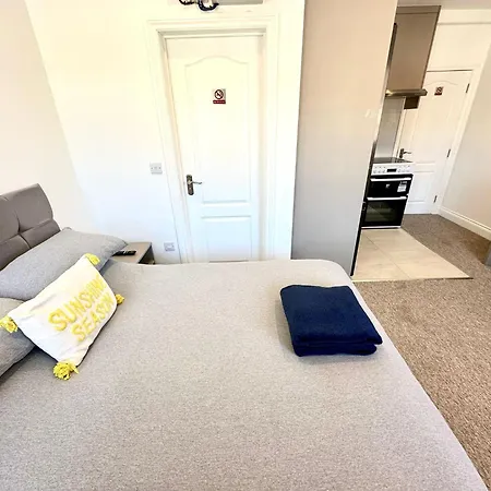 Spectacular Modern, Private Apartment,15 Mins To London Apartment Hendon