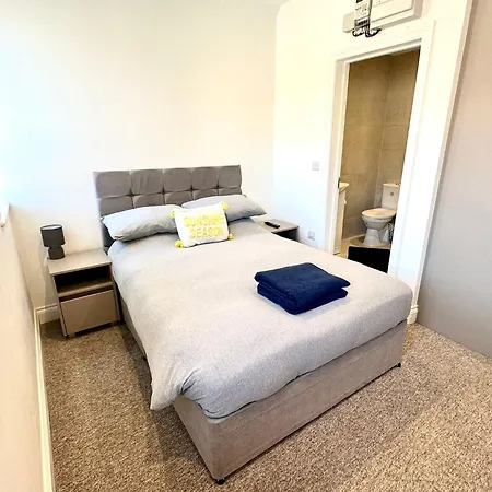 Spectacular Modern, Private Apartment,15 Mins To London *
