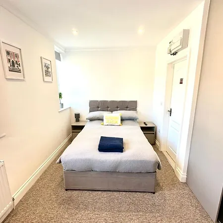 Spectacular Modern, Private Apartment,15 Mins To London * Hendon