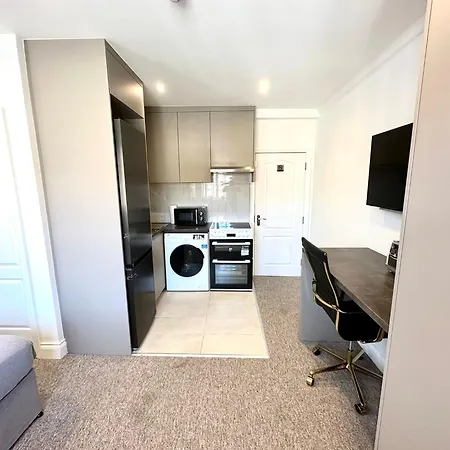 Apartment Spectacular Modern, Private Apartment,15 Mins To London