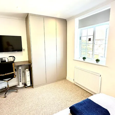 Spectacular Modern, Private Apartment,15 Mins To London Apartment *