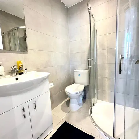 Apartment Spectacular Modern, Private Apartment,15 Mins To London *