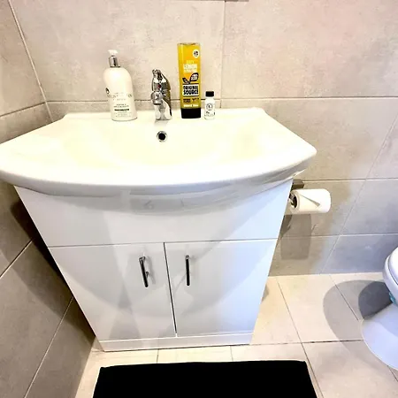 Spectacular Modern, Private Apartment,15 Mins To London Apartment Hendon