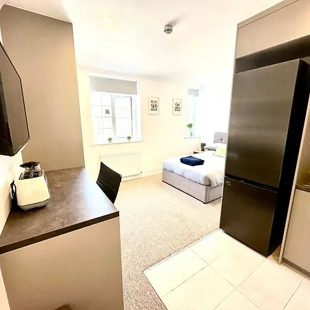 Spectacular Modern, Private Apartment,15 Mins To London * Hendon