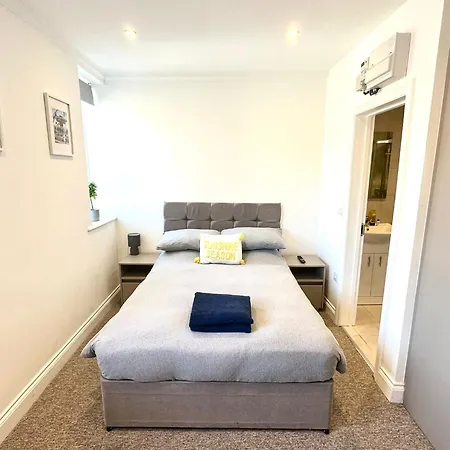 Apartment Spectacular Modern, Private Apartment,15 Mins To London