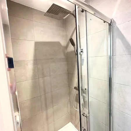 Apartment Unique Modern, Private Apartment,15 Mins To London *