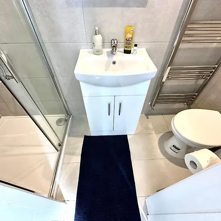 Unique Modern, Private Apartment,15 Mins To London Apartment *