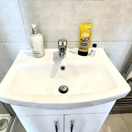 Unique Modern, Private Apartment,15 Mins To London *