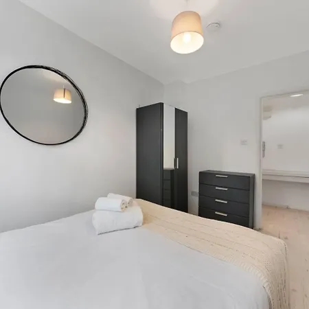 2 Bed Apartment- Finsbury Park Station B Apartment *