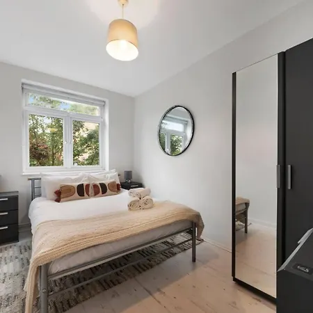 2 Bed Apartment- Finsbury Park Station B Apartment London