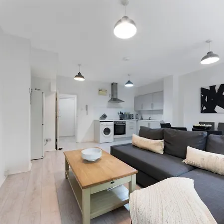 Apartment 2 Bed Apartment- Finsbury Park Station B *