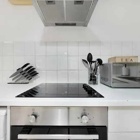2 Bed Apartment- Finsbury Park Station B Apartment