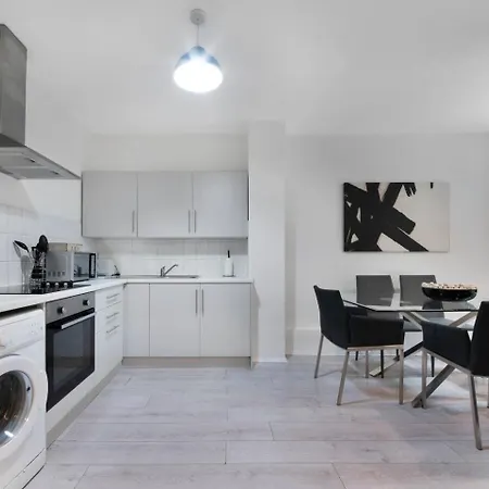 Apartment 2 Bed Apartment- Finsbury Park Station B *