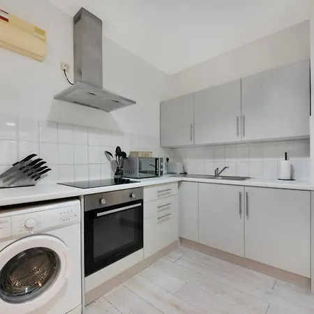 2 Bed Apartment- Finsbury Park Station B Apartment London