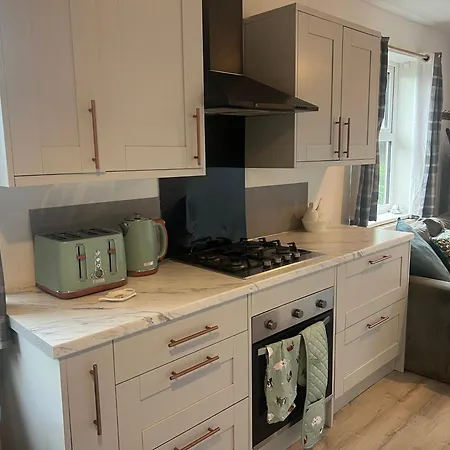 I Bedroom Flat On A Gated Farm In Tadworth Apartment