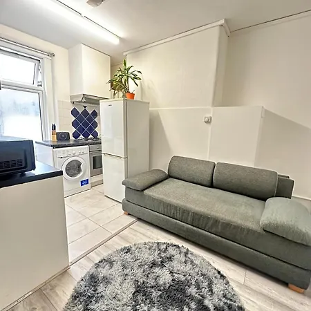 Ground Floor One Bedroom Flat *