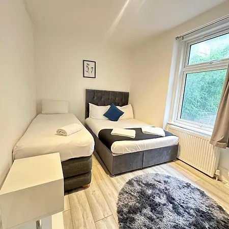 Ground Floor One Bedroom Flat London