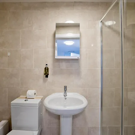 Imperial Corner House-whitechapel Apartamento Londres