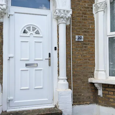 Modern 1-bed In London