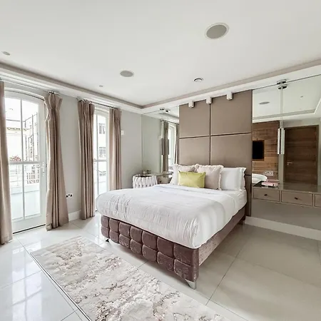 Luxurious Penthouse In Prime Location Apartment