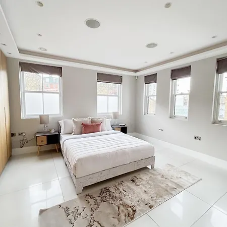 Apartment Luxurious Penthouse In Prime Location