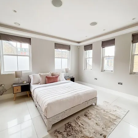 Apartment Luxurious Penthouse In Prime Location London
