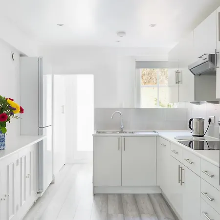 Chelsea 2 Bed House And Garden London