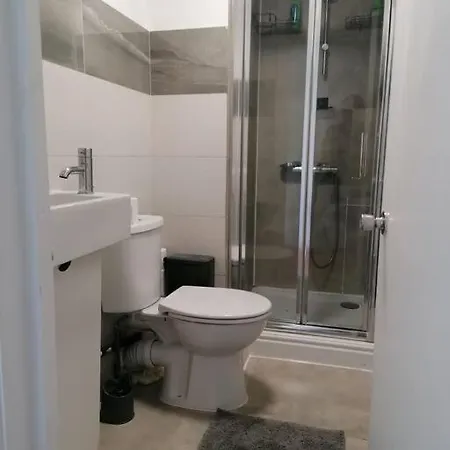 King's Cross Road Private Guest house *