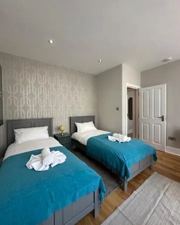 Modern Flat In Apartamento *