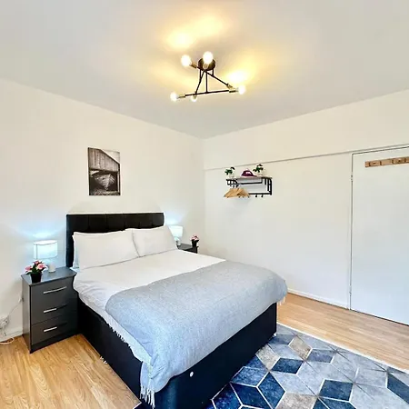 Two Bedroom Near Paddington Station *
