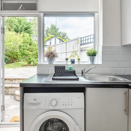 9ra - 4bd House - Wembley Views Holiday home London