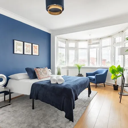 9ra - 4bd House - Wembley Views London