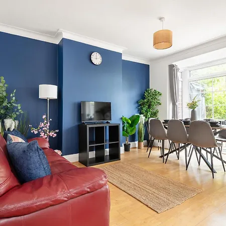 9ra - 4bd House - Wembley Views *