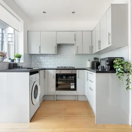 9ra - 4bd House - Wembley Views London