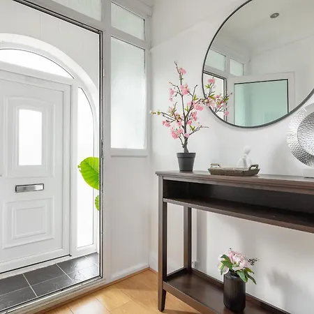 9ra - 4bd House - Wembley Views *
