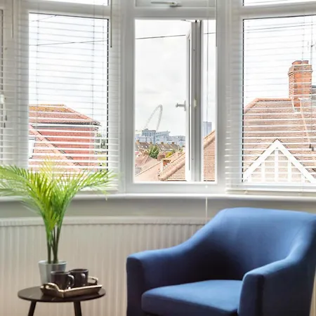 9ra - 4bd House - Wembley Views