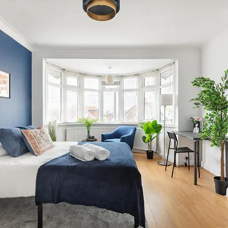 9ra - 4bd House - Wembley Views Holiday home London