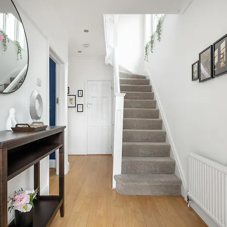 9ra - 4bd House - Wembley Views London