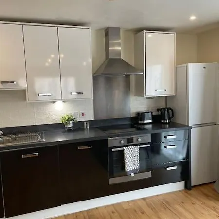 Two Bedroom House By Brookland Serviced Short Lets With Free Wifi & Parking Holiday home London