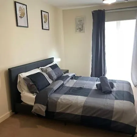Two Bedroom House By Brookland Serviced Short Lets With Free Wifi & Parking Holiday home *