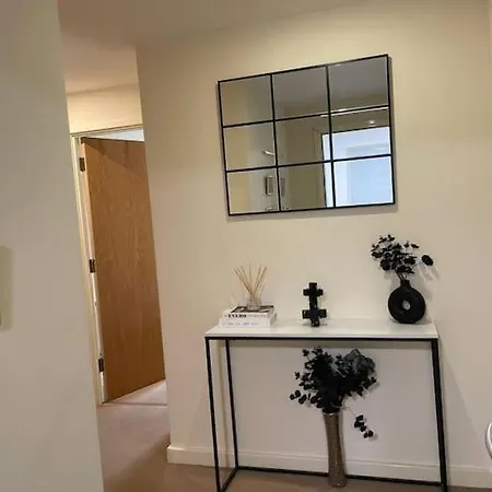 Two Bedroom House By Brookland Serviced Short Lets With Free Wifi & Parking * London