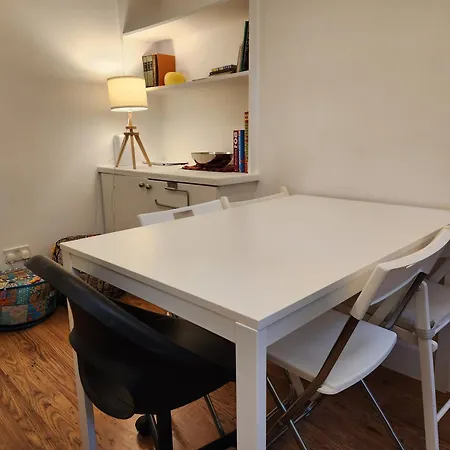 Cozy & Charming 2-bedroom Flat In Prime Apartment