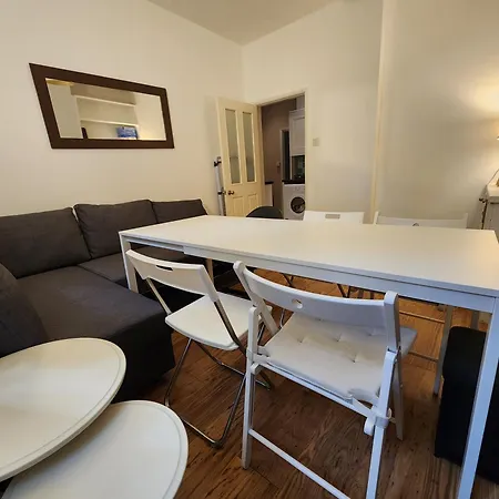 Cozy & Charming 2-bedroom Flat In Prime
