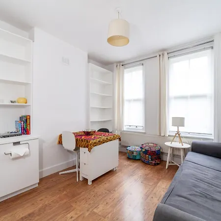 Cozy & Charming 2-bedroom Flat In Prime