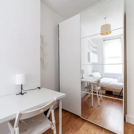 Cozy & Charming 2-bedroom Flat In Prime Apartment