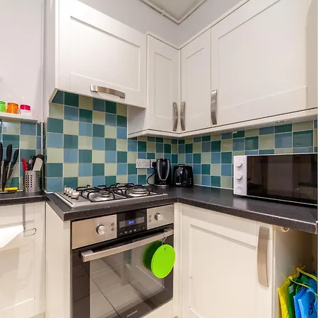 Cozy & Charming 2-bedroom Flat In Prime *
