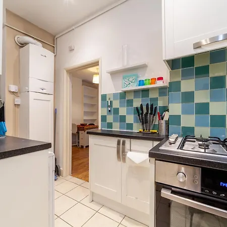 Cozy & Charming 2-bedroom Flat In Prime Apartment