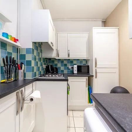Cozy & Charming 2-bedroom Flat In Prime * London
