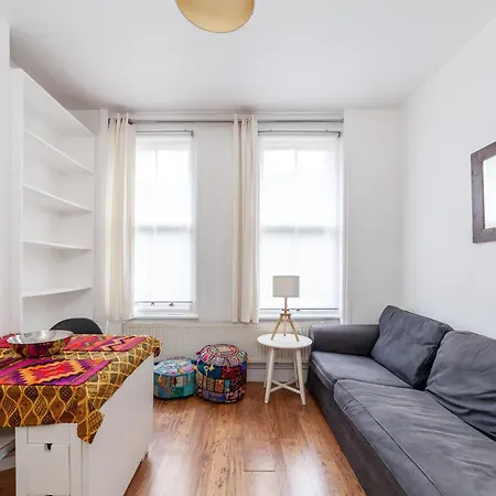 Cozy & Charming 2-bedroom Flat In Prime